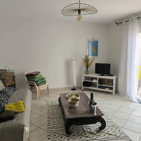 Maison Indépendante En Plein Cœur De